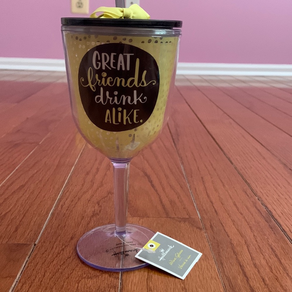 NWT Hallmark ‘Great Friends Drink Alike’ plastic wine glass